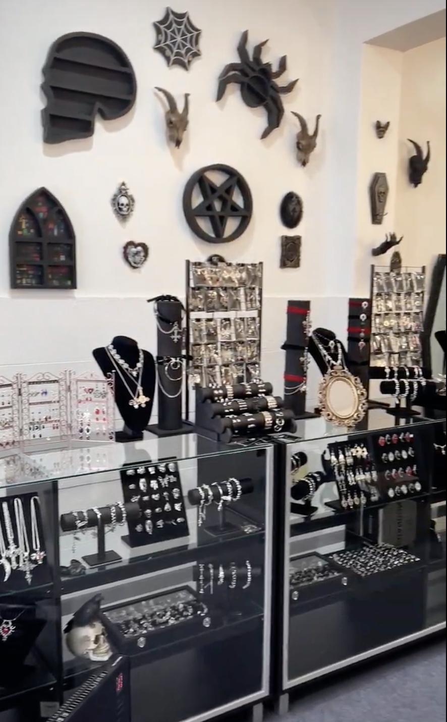 Marca de joyería y accesorios alternativa con ecommerce en venta